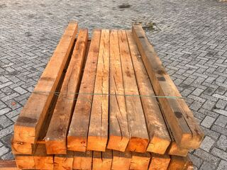 Ca. 29x Lariks Balken Fijnbezaagd, 120x120mm, Lengte 250cm